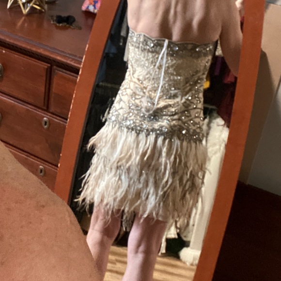 Beaded gown with ostrich feathers - Picture 2 of 8